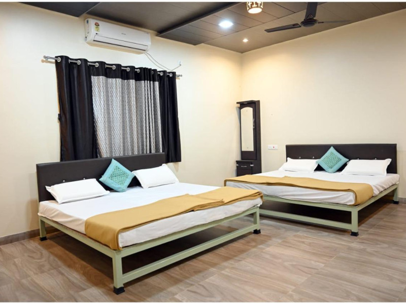 Tri Mountain Resort,a Dormitory (2 Kingsize Bed)